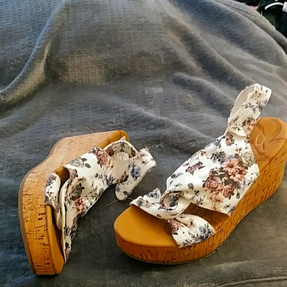 Floral Wedges